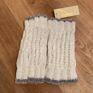 CollectionEighteen White Shine Chenille Arm Warmer